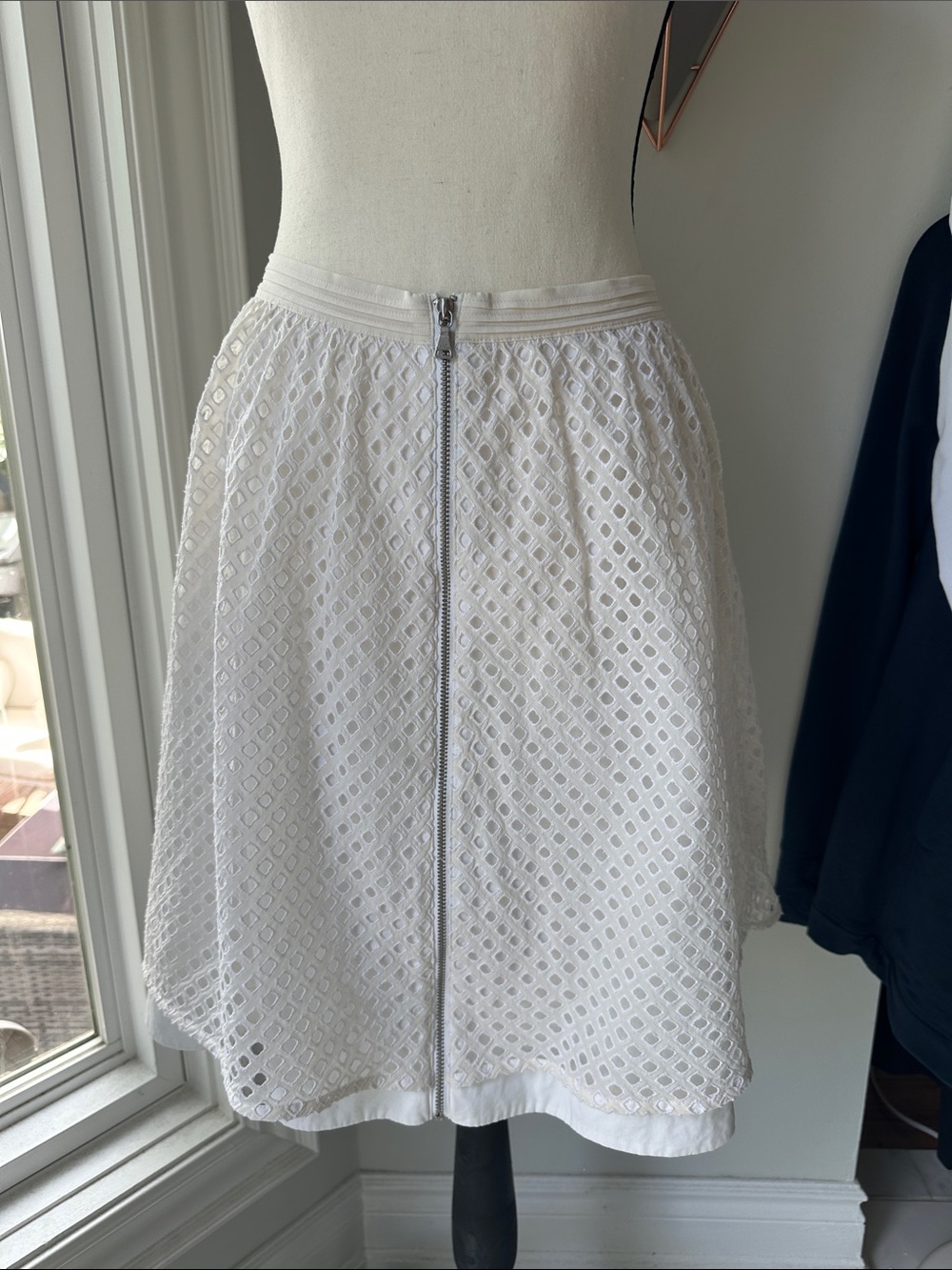 CLUB MONACO White Eyelet Lace A-Line Skirt Cotton with Front Zip Flare Size 4 - Picture 1 of 12